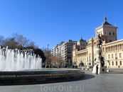 Одна из главных и красивых площадей города - Plaza de Zorrilla. Памятник поэту-романтику на фоне Академии Кавалерии и замечательный фонтан. Нам рассказали ...