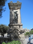 Скульптуры на пл.Каталонии