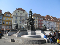 фонтан на главной площади (Хауптплац)
