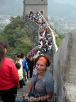 Великая китайская стена -- древнее оборонительное сооружение -- является символом Китая. Она строилась на протяжении многих веков, начиная с 5 века до н. э. вплоть до 17 века, и тянется от побережья Ж