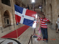С Доминиканским флагом и доминиканским гидом