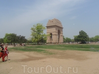 Дели. Ворота Индии. возведены в память об 90 000  индийских военнослужащих., погибших в первую мировую.
