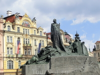 Памятник Яну Гусу - еще одна значительная деталь Староместской площади. 
Ян Гус - философ, провоповедник и реформатор, боровшийся за свободу чехов был ...