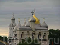 Софийский собор- одна из главных достопримечательностей Великого Новгорода...на кресте одного из куполов сидит голубь по легенде, оберегающий Великий Новгород от несчастий и войн