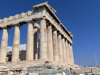 Эрехтейон, расположенный на Акрополе, немного севернее Парфенона, был для населения Афин священным местом, в котором находилась огромная статуя покровительницы города Афины Паллады.
Храм Эрехтейон был