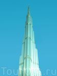Burj Khalifa - самый высокий небоскреб в мире. Его высота 828 м. Первые 39 этажей занимает Armani Hotel Dubai и аутлеты Armani. Имеется смотровая площадка на 124 этаже. Вход на нее стоит 100 дирхамов.