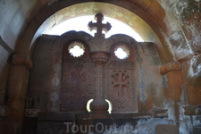 Церковь Сурб Гаянэ
Находится к югу от Сурб Эчмиадзина. Построена в 630 г. по указанию католикоса Езра, на месте часовни, возведенной там, где, согласно ...