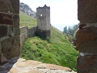 Генуэзская крепость. Вид из башни на башню.