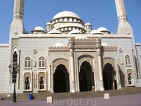 Мечеть Аль Нур - очень красивое здание, а самое главное, она открыта для туристов.