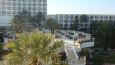 Вид из нашего окна на корпус отеля Тур Калеф, 4*.
Правее видно море.