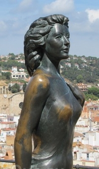 Статуя актрисы Евы Гарднер