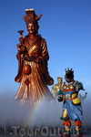 Мыс Чэншаньтоу – это самая крайняя восточная точка полуострова. Здесь в свое время побывал император Цинь Шихуан, совершавший поездку в поисках «эликсира ...
