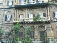Ставни на окнах ,с некоторых пор, у меня ассоциируются только с Италией