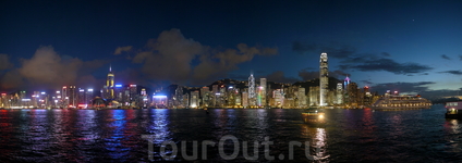 Ночная панорама Гонконга с видом на Central....