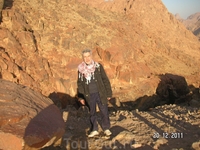 Гора Моисея (Синай); на спуске. Солнышко уже ярко светит
