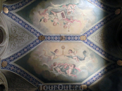 Я не могла оторвать глаз от росписей потолков. Прекрасные произведения испанского художника  Joaquín Espalter y Rull украшают потолки небольших комнат ...