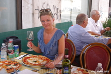 эту неаполитанскую пиццу маргарита ди буффало я не забуду никогда!!! самая вкусная пицца в мире!