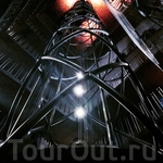 Это самая, самая, самая шикарная шахта лифта i've ever seen! Находится в Астрономической башне.