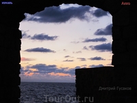 Вид из коепосте Акко на Средиземное море на закате.
