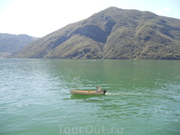 озеро Лугано почти зеленного цвета