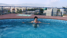 бассейн на крыше отеля