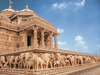 Делі. Храм Акшардхам. Храмовий комплекс був офіційно відкритий 6 листопада 2005 року