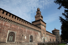 Замок в центре Милана.