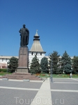 Памятник Ленину.Площадь расположена вдоль южной стены Астраханского Кремля.