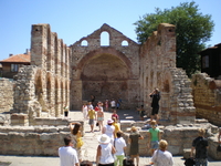 Церковь Св. Софии – древнейшая церковь в Несебре лежит в руинах. Когда-то это была базилика, построенная около VI века на месте агоры античного города ...