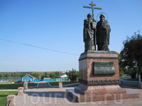 памятник Кириллу и Мефодию