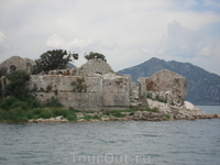 Островок с разрушенной турецкой тюрьмой в Скадарском озере