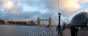 Вид на Тауэрский мост и мэрию Лондона