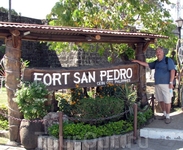 Автор у входа в форт Сан-Педро