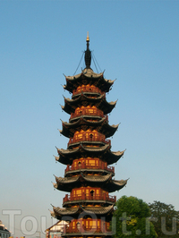 Храм Лунхуа