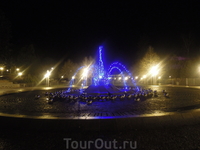 Ночной зимний музыкальный  фонтан в декабре
