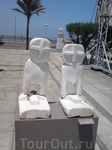 скульптуры около Александрийской библиотеки