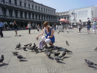 Кормим голубей на площади Сан.Марко, Хоть это и запрещено, но как удержаться от такого удовольствия!