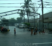 в Маниле дождь