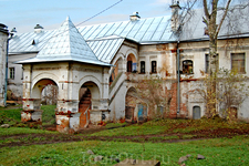 Монастырские постройки в Антониевом монастыре.