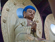 Будда чань-буддистского храмового комплекса Линь Инь Сы
