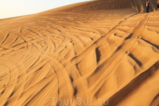 Сафари на белых джипах по пескам Эмиратов. 