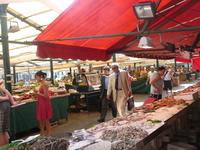 Рынок Риальто - средиземноморский рынок свежих продуктов еще со Средних веков считается самым лучшим в мире.