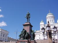 Чайка на рабочем месте (памятник Александру II)