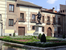 Площадь Вилья (Пласа де ла Вилья) (Plaza de la Villa) – самая старая площадь Мадрида, место главного рынка города еще тех времен, когда здесь жили мусульмане. Дойти до нее можно от площади Майор по ул Площадь Вилья (Пласа де ла Вилья) (Plaza de la Villa) – самая старая площадь Мадрида, место главного рынка города еще тех времен, когда здесь жили мусульмане. Дойти до нее можно от площади Майор по ул