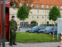 Копенгаген. Охрана перед входом во дворец.