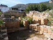 Руины древнего храма.