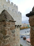 Крепостные стены Авилы, величественный средневековый символ города. Город, известный еще со времен кельтов, в начале XI века, а именно в 1090 году, начал ...