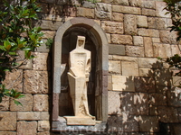 Монтсеррат. Статуя святого Георгия. Его глаза следят за вами куда бы вы ни пошли