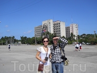 Гавана. Площадь Революции. Я и Маруся Орлова, 17 октября 2010