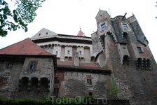 Поросшая мхом средневековая Чехия представлена замком Перштейн